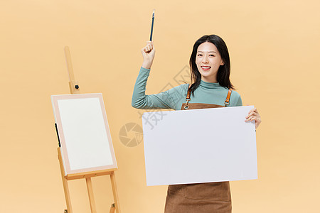 白板画画画画的女性手拿白板背景