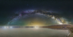 夏季银河拱桥全景图片