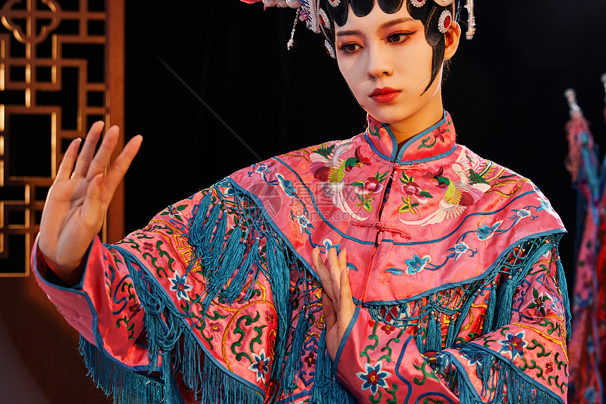 国粹戏曲京剧旦角美女舞台唱戏