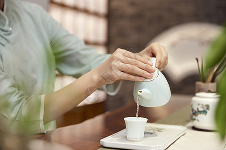 女性泡茶手部特写高清图片