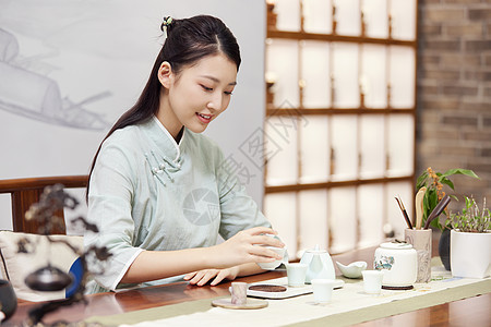 泡茶的女茶艺师图片