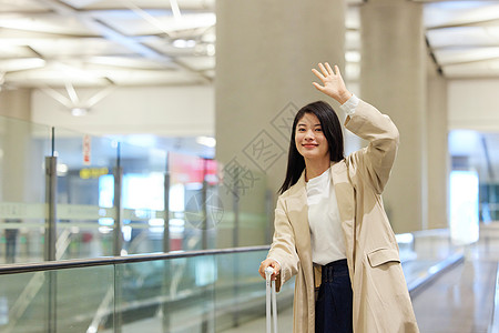 春节回家机场打招呼的女性背景