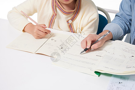 母女做饭家长监督小学生写作业特写背景