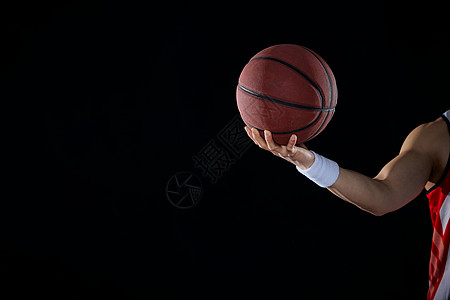 记者：哈兰德渴望为皇马效力，但维尼修斯不走他不太可能加盟