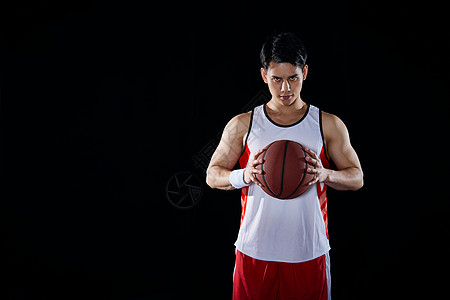 肌肉锻炼打篮球的男性形象背景