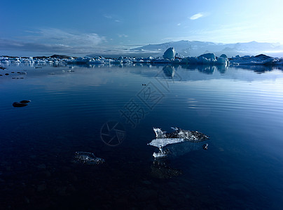 冰川湖上的冰图片