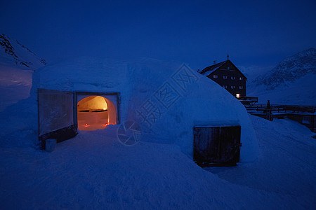 大冰的小屋夜晚的冰屋背景