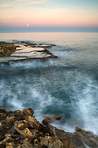 岩石海岸线图片