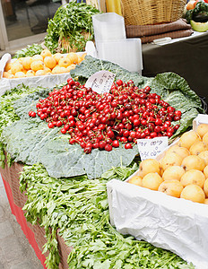 农贸市场上销售的新鲜蔬果图片