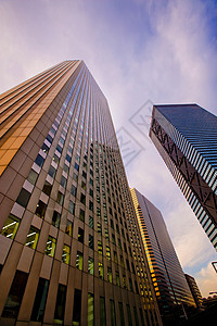 城市摩天大楼低角度视图图片