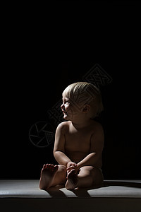 男婴的肖像背景图片
