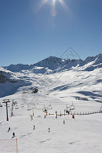 法国度假胜地的滑雪场图片