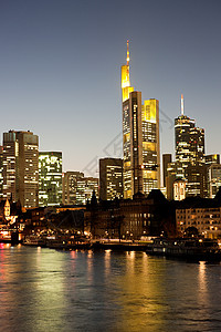 现代建筑楼夜景图片