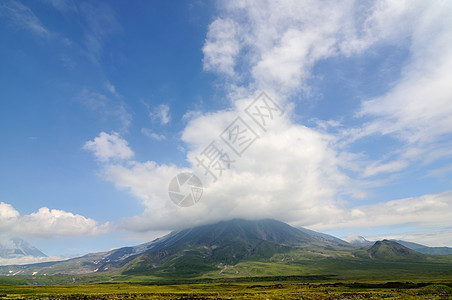 托尔巴契克火山图片