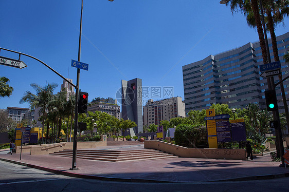 美国洛杉矶市中心的交通信号图片