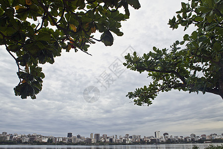 巴西跨越天空湖的里约热内卢之景图片