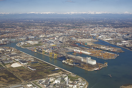 意大利威尼斯港口和工业的空中俯瞰图图片