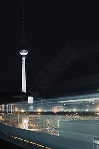 夜间列车和电视塔德国柏林图片