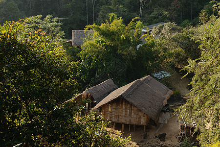 泰国BanYafu村山地部落竹屋背景图片