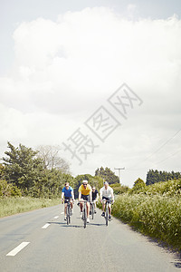 骑自行车的运动员们图片