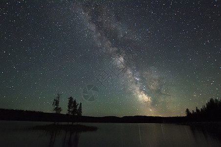 加拿大不列颠哥伦比亚省彭蒂克顿市汤普森奥卡纳根湖夜景和星星图片