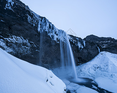 冰岛南部冬季的瀑布图片