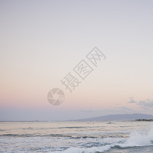 美国夏威夷火奴鲁湾海滩的日出图片
