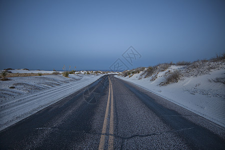 美国新墨西哥州白沙漠空高速公路视图图片