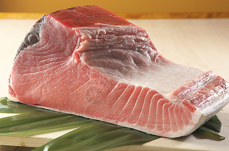 大块生鱼肉图片
