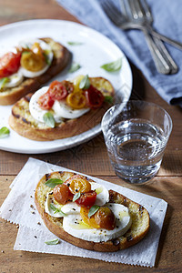 西红柿面包煎蛋奶酪早餐图片