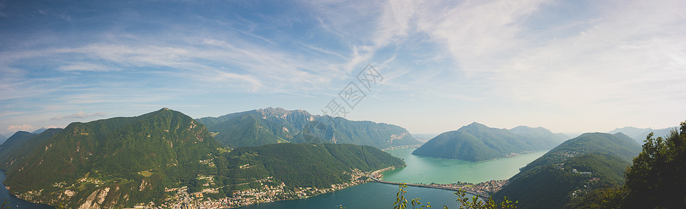 瑞士卢加诺湖高角全景图片