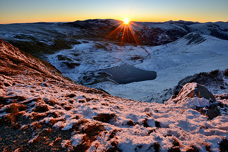 乌克兰喀尔巴阡山脉雪山风景图片