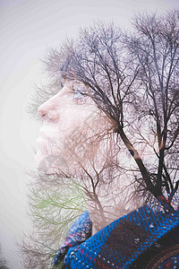 青年妇女侧颜和树木的双重曝光背景图片
