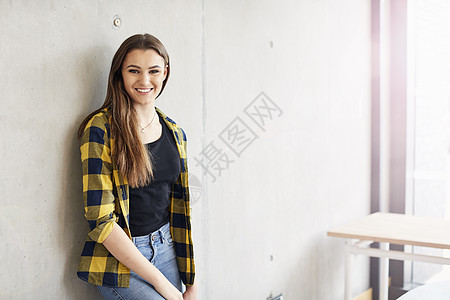 高等教育学院年轻女学生的肖像图片