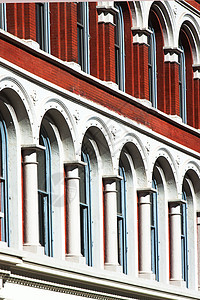 建筑外墙的拱形柱窗户美国纽约图片