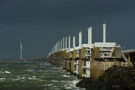 风暴期间的奥斯特谢尔德防洪堤荷兰泽兰维文波尔德图片