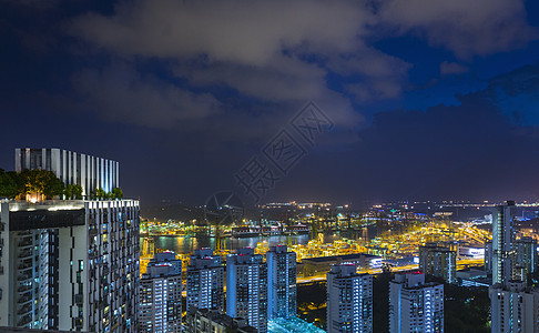 夜间有现代公寓和城市灯光的高风景新加坡东南亚图片