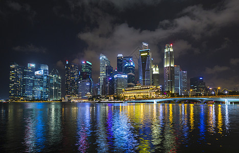 东南亚新加坡Marina湾海滨天际线晚上图片