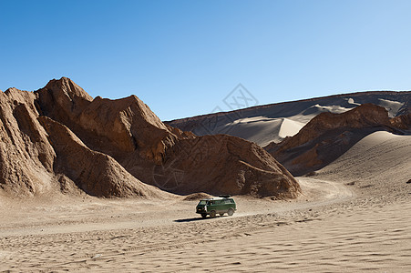 智利阿塔卡马沙漠月球山谷卡车图片