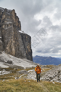 意大利特伦蒂诺阿尔托迪埃卡纳泽的登山者图片