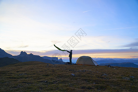 意大利卡纳泽特伦蒂诺阿尔托迪盖登山者的剪影图片