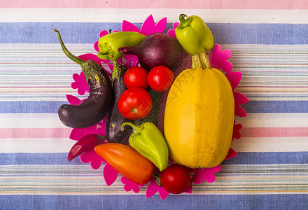 新鲜水果和蔬菜的组合图片