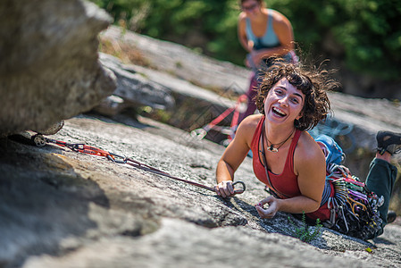 加拿大马拉穆特斯夸米什的攀岩者在微笑图片