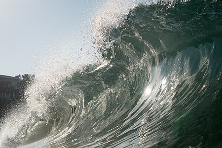 美国加利福尼亚州拉古纳海滩滚滚波浪和海滩的近景表面视图图片