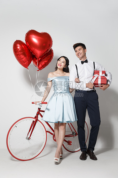 浪漫情侣骑自行车图片