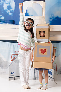 住宅室内模型可爱的小女孩在玩太空探索背景