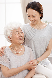 相伴女人健康的幸福快乐的母女图片