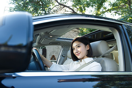 生活方式汽车青年女人开车背景