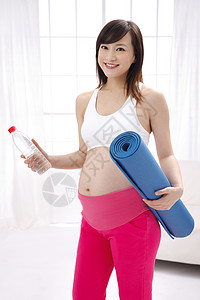 孕妈瑜伽怀孕的自信时尚幸福的孕妇背景