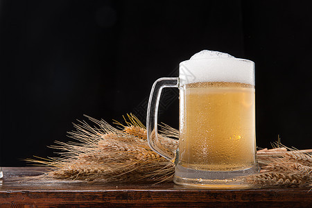 简单品脱酒杯液体静物啤酒麦穗图片